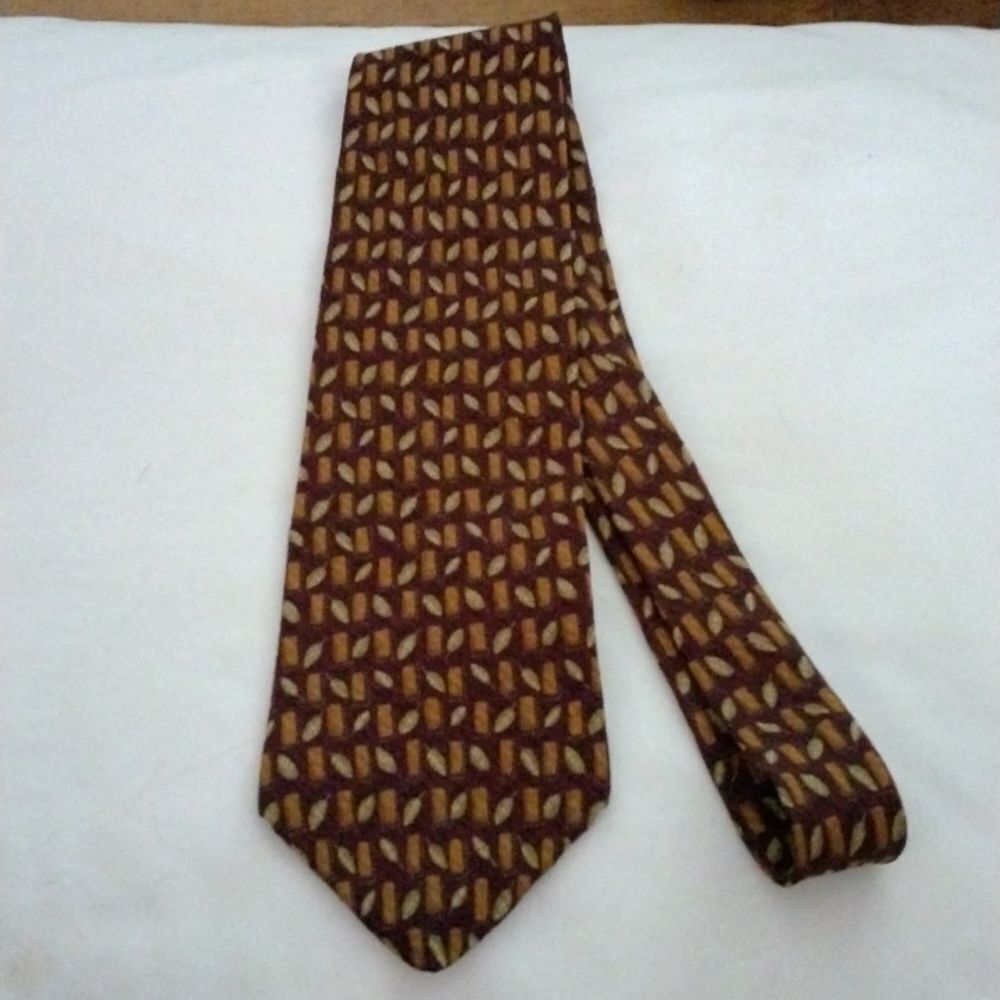 KENNETH COLE New York all silk imported fabric neck tie